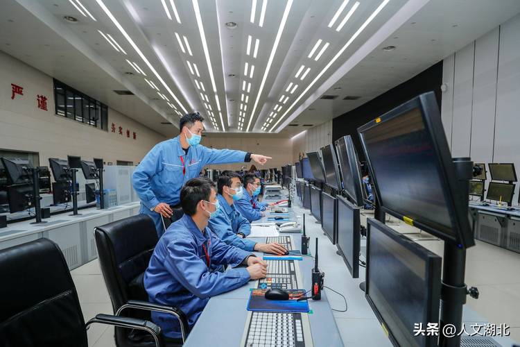 中韩石化"5g+智能工厂"项目实现了炼油厂区数据接入无线化,综合管理